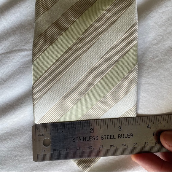 Hugo boss silk tie, cream and green stripe - Picture 5 of 7